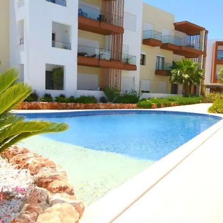 Apartamento Contemporary In With Shared Pool Portimão