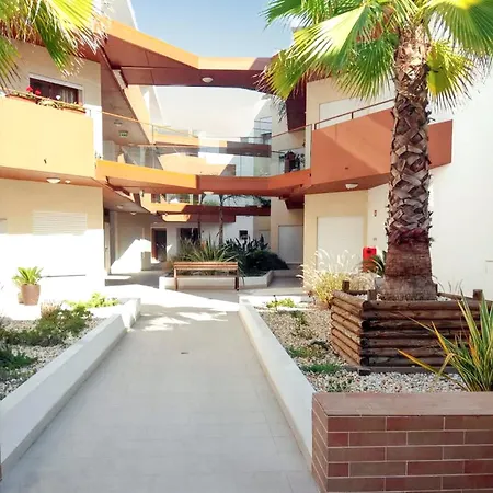 Contemporary In With Shared Pool Apartmán *