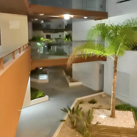 Apartmán Contemporary In With Shared Pool