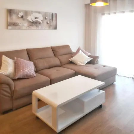 Contemporary In With Shared Pool Apartmán
