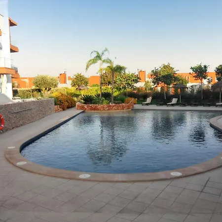 Contemporary In With Shared Pool * Портіман